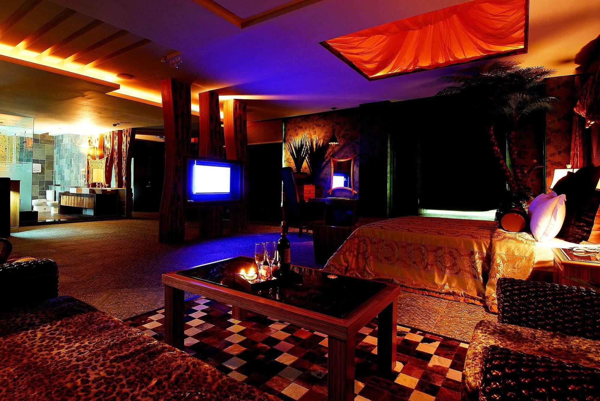 All-Ur Boutique Motel -Chia Yi Branch Chiayi Exterior foto