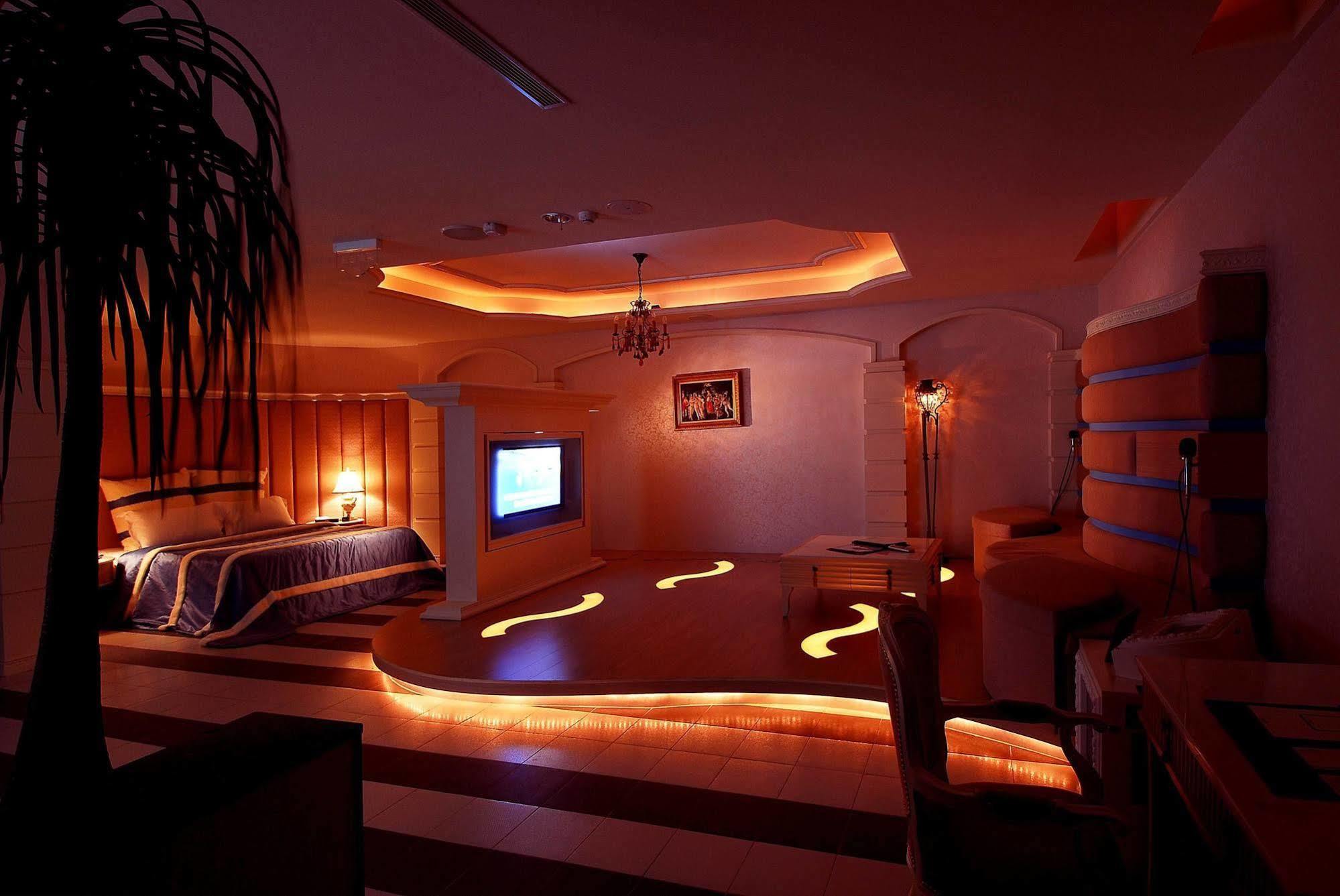 All-Ur Boutique Motel -Chia Yi Branch Chiayi Exterior foto